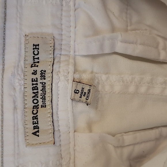 Abercrombie & Fitch Low-Rise Mini Skirt. Size:6 - Picture 6 of 8